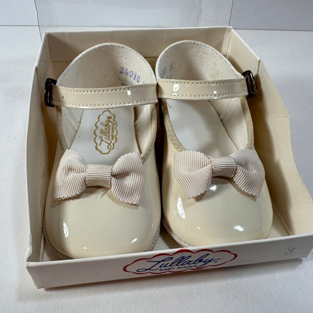 Vintage Lullaby Baby White Patent Leather Dress Shoes sz 3 6-12m